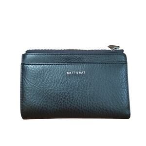 Matt & Nat Black MOTIVSM Small Vegan Leather Wallet Purity Zippered Coin Pocket